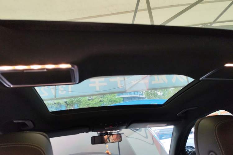 Used Mercedes-Benz GLC 2022 Facelift GLC 260 L 4MATIC Luxury Edition Headliner