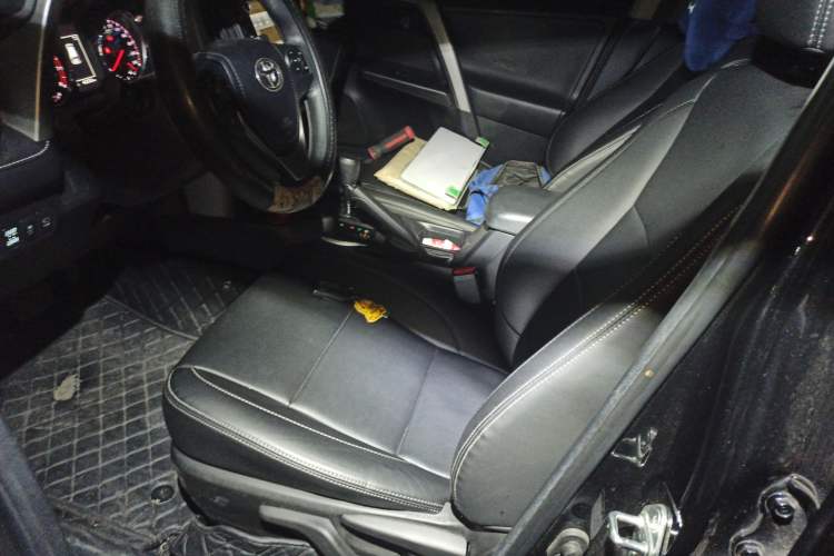 Used Toyota RAV4 2019 2.0L CVT Two-Wheel Drive Fashion X Limited Edition China VI Standard
