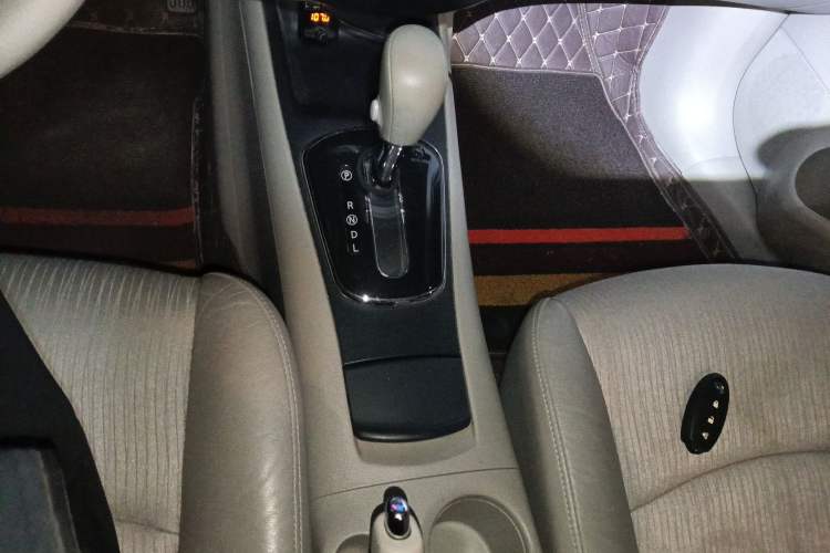 Used Nissan Tiida 2011 1.6L CVT Smart Version Gear Lever
