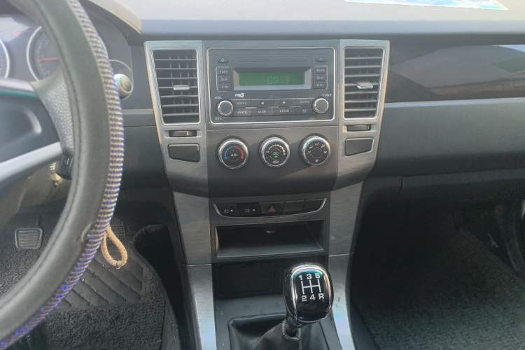 Used Foton Sapporo 2018 2.4L Two-Wheel-Drive Comfort Version with Long Bed 4G69S4M Audio And AC Panel