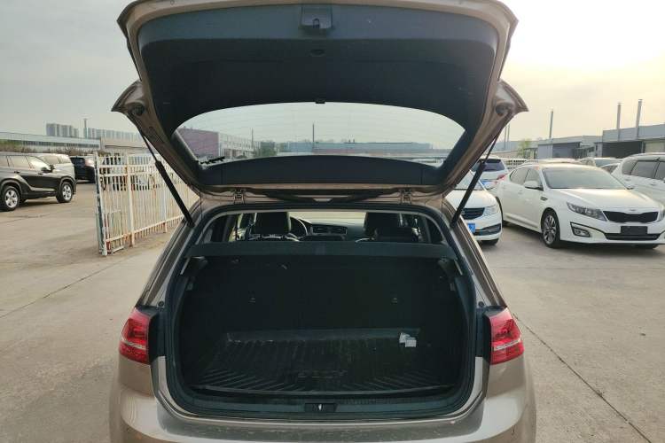 Used Volkswagen Golf 2015 1.4TSI Automatic Luxury Model Trunk