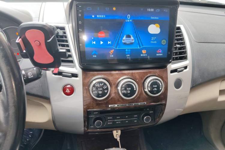 Used Mitsubishi Pajero Sport 2013 3.0L Automatic Two-Wheel Drive Luxury Edition Audio And AC Panel