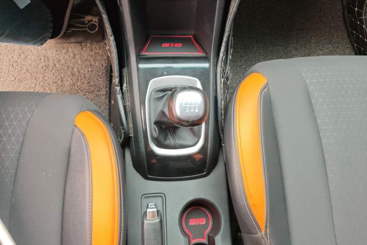 Used Baojun 310 2017 1.5L Manual Fashion Model