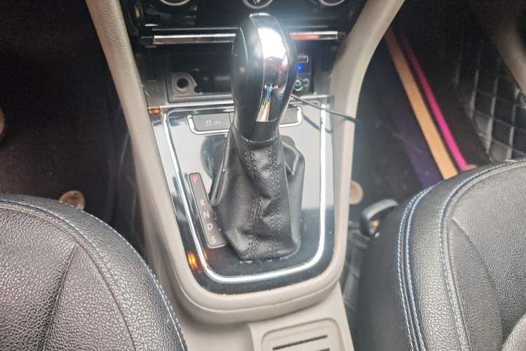 Used Volkswagen Bora 2014 1.6L Automatic Fashion Model Gear Lever