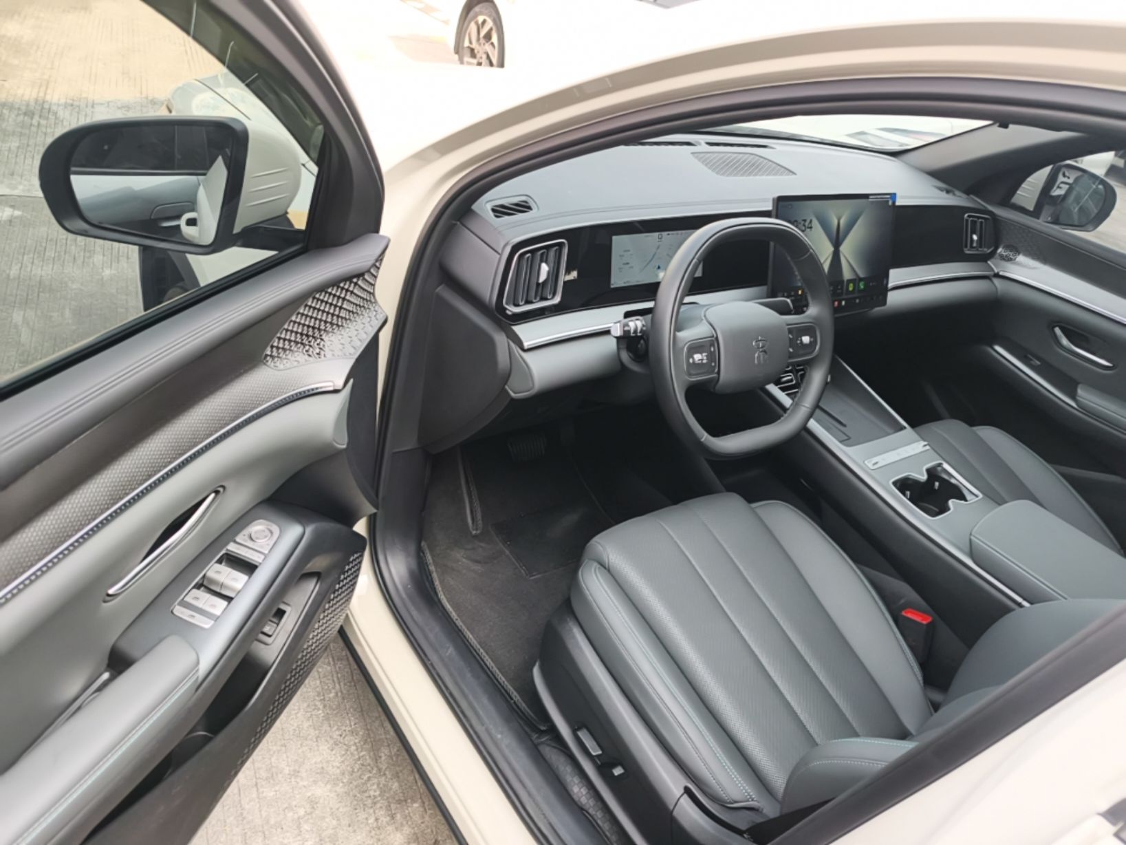 BYD Song Pro New Energy 2026 Model Flying Edition DM-i 301KM Superior Edition — снимка 18