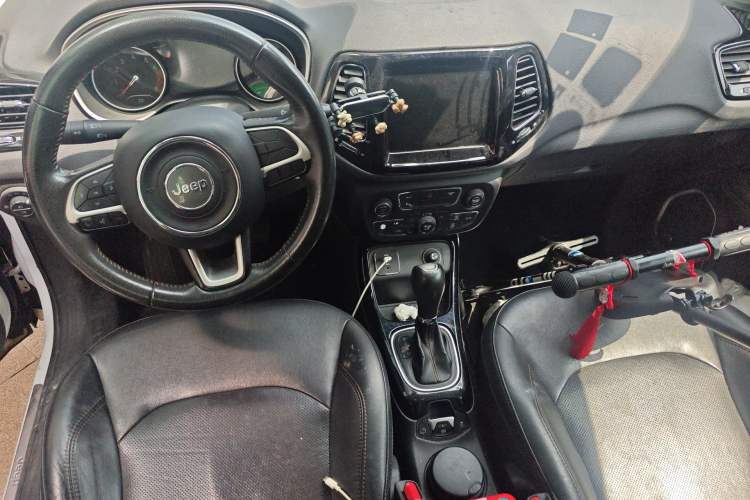 Used Jeep Compass 2017 200T Automatic Prestige Edition Center Console