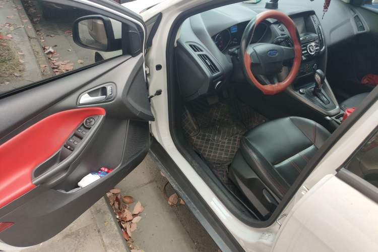 Used Ford Focus 2017 Hatchback 1.6L Automatic Comfort Plus SmartDrive Edition Driver Seat