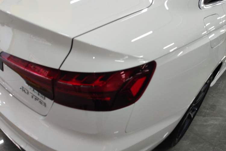 Used Audi A4L 2020 40 TFSI Fashionable and Elegant Model Right Rear Taillight