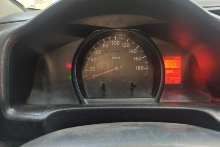 Used Nissan NV200 2012 1.6L 232 Seats Luxury Version
