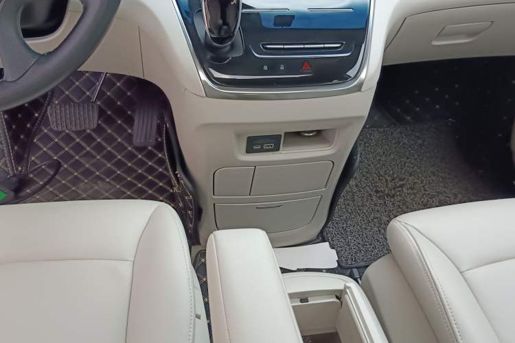 Used Buick GL8 2021 Land Cruiser Executive Class 652T Luxury Model