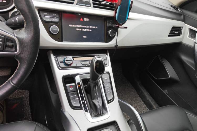 Used Geely Auto Emgrand X7 Sport 2018 1.8TD Automatic Two-Wheel Drive Smart Connect 4G Internet Edition Audio And AC Panel