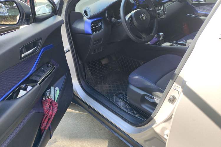 Used Toyota C-HR 2018 2.0L Leading with Sunroof China V Standard Driver Seat