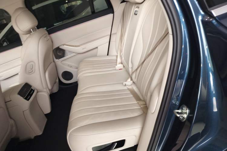 Used Hima AITO M8 2025 Extended-Range Max+ Version 53.4 kWh 5-Seater Edition Left Rear Seat