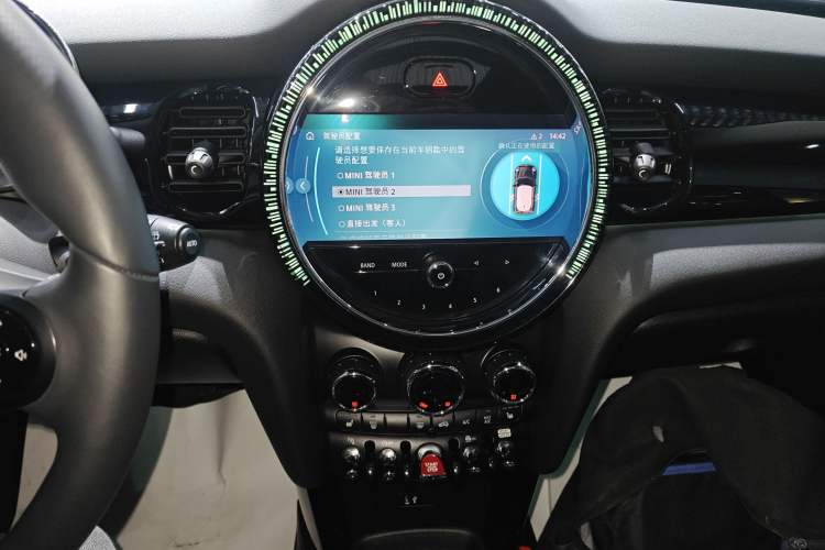 Used MINI MINI 2022 1.5T COOPER Artist
