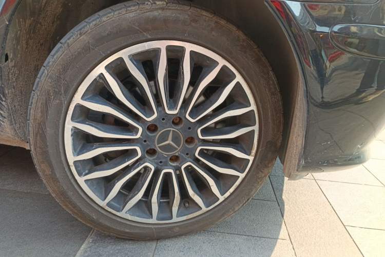 Used Mercedes-Benz Vito 2013 3.0L Elite Edition Right Front Wheel Hub