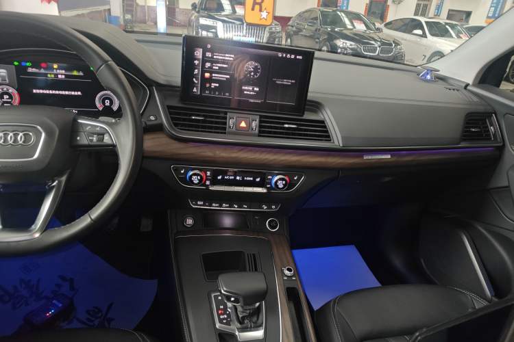 Used Audi Q5L 2022 40T Luxury Elegant Model Audio And AC Panel