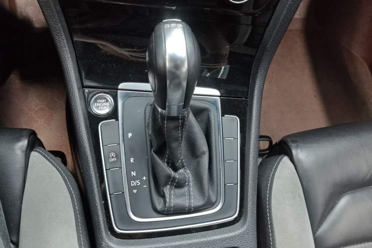 Used Volkswagen Golf 2019 280TSI DSG R-Line China VI Standard Gear Lever