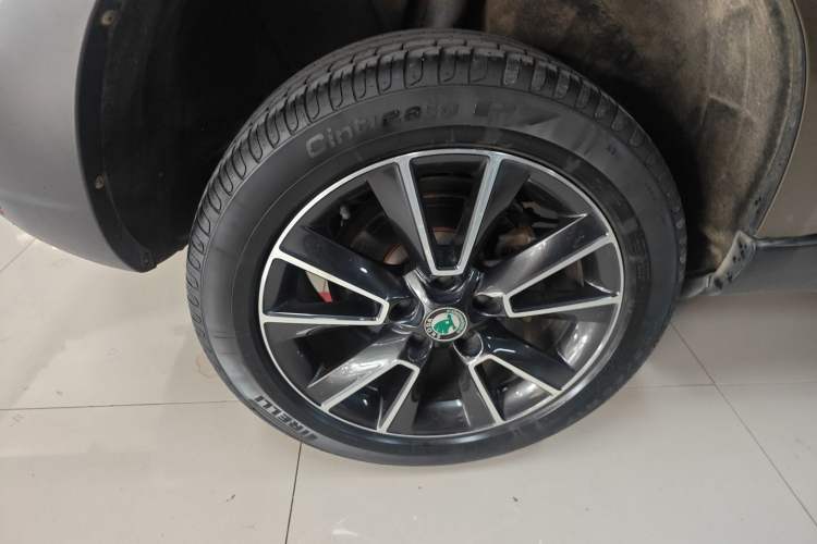 Used Skoda Yeti 2013 1.8T DSG Prestige Edition Right Rear Wheel Hub