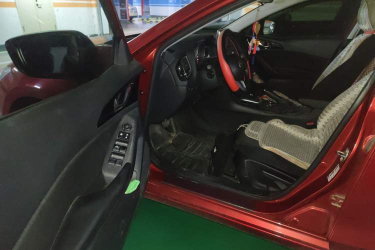 Used Mazda Mazda 3 Axela 2014 Sedan 1.5L Automatic Comfort Model