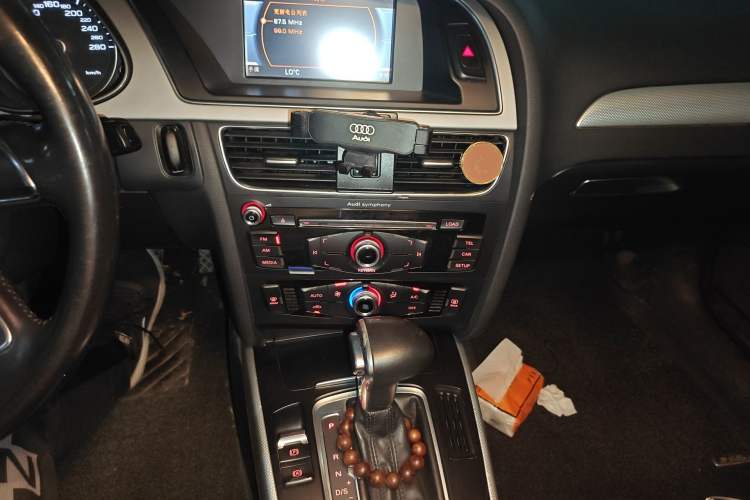 Used Audi A4L 2016 30 TFSI Collector's Edition Automatic Comfort Model Audio And AC Panel