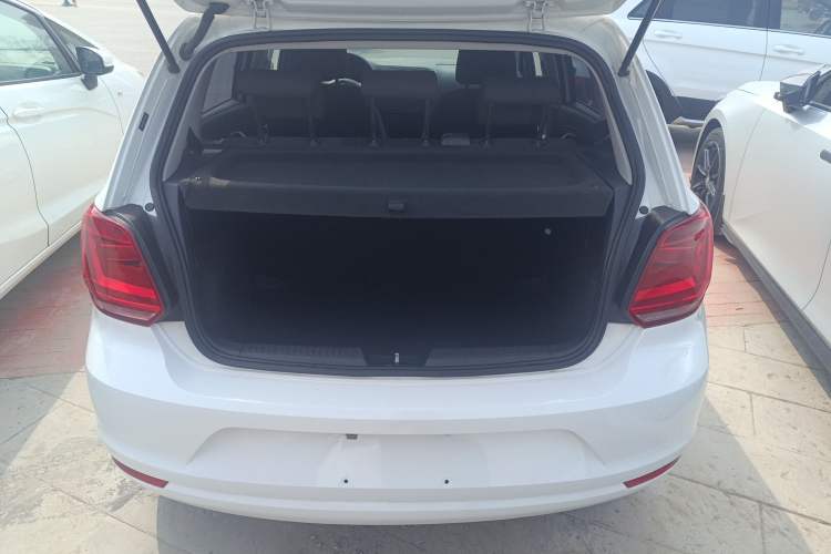 Used Volkswagen Polo 2016 1.4L Manual Fashion Model