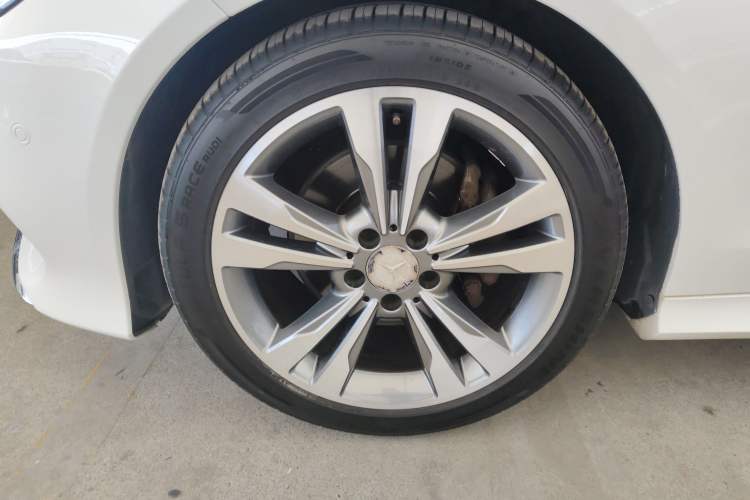 Used Mercedes-Benz E-Class 2015 E 260 L Sport & Fashion Model