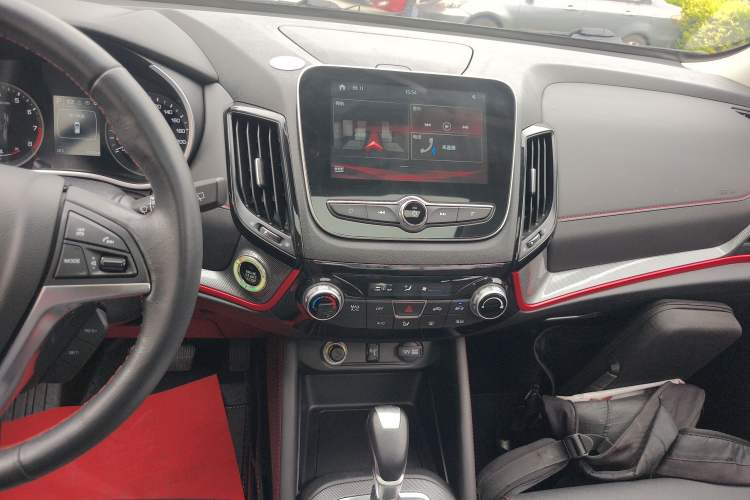 Used CHANGAN CS55 2018 1.5T Automatic Colorful Edition China V Standard
