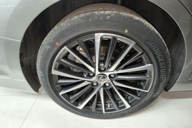 Used Lexus ES 2021 300h Deluxe Edition