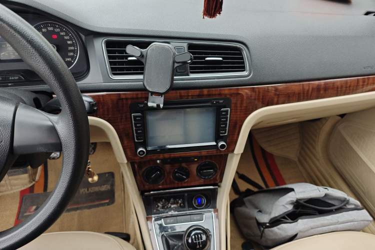 Used Volkswagen Lavida 2013 1.4TSI Manual Comfort Edition Audio And AC Panel