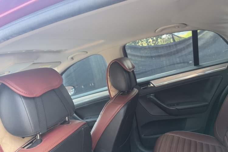 Used Volkswagen Bora 2013 1.6L Automatic Comfort Model Headliner