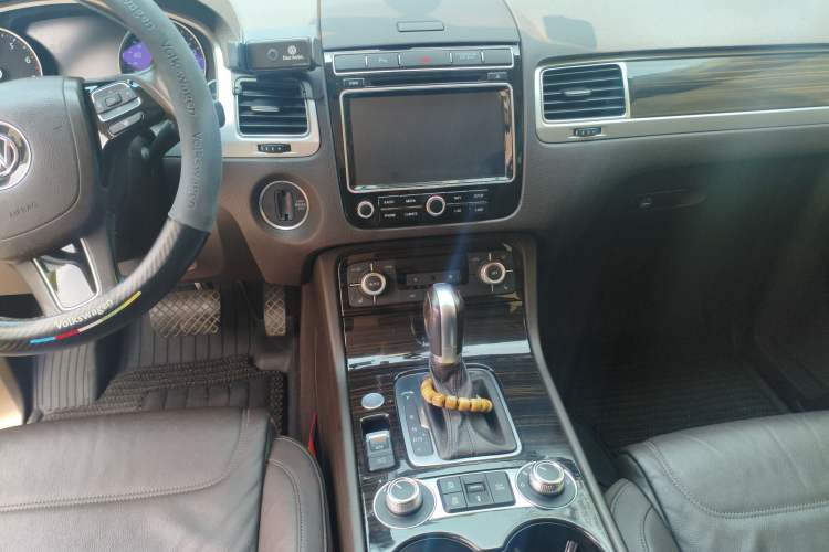 Used Volkswagen Touareg 2016 3.0 TSI Standard Version Audio And AC Panel