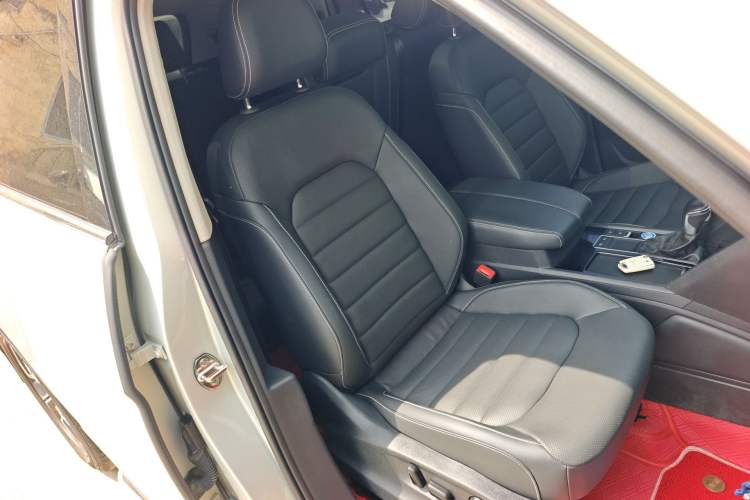 Used Volkswagen Teramont 2020 Revised Version 330TSI Two-Wheel Drive Luxury Edition Right Front Seat