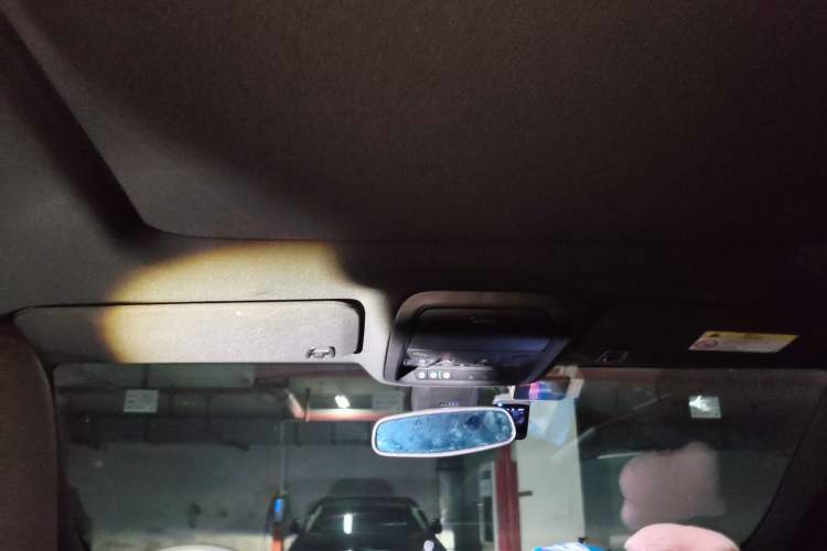 Used Cadillac XT5 2022 2.0T Two-Wheel Drive Luxury Version Headliner