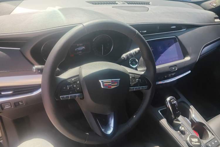 Used Cadillac XT4 2020 28T Two-Wheel-Drive Leading Version Center Console