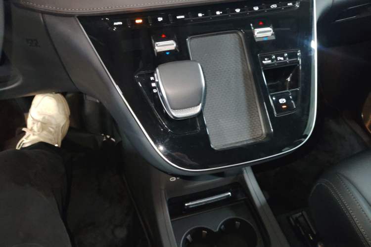 Used Hongqi HQ9 PHEV 2024 2.0T Four-Wheel Drive Business Edition Gear Lever