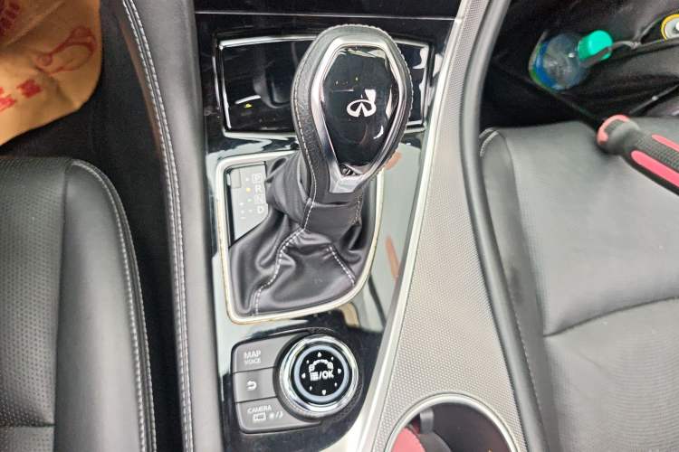 Used Infiniti Q50L 2018 2.0T Enjoyment Version China VI Standard Gear Lever