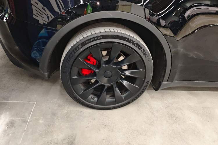 Used Tesla Model Y 2021 Long-Range All-Wheel-Drive Version
