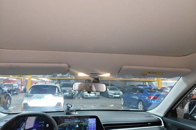 Used Venucia V 2023 260T Idol Edition Pro