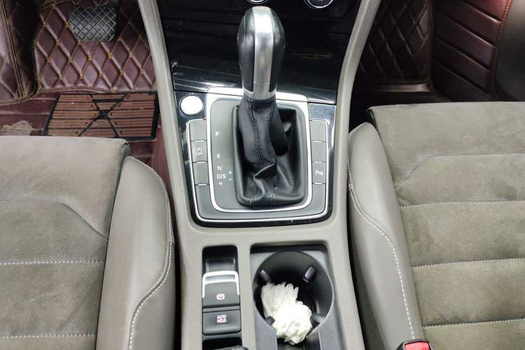 Used Volkswagen Golf 2016 280TSI Automatic Flagship Model Gear Lever