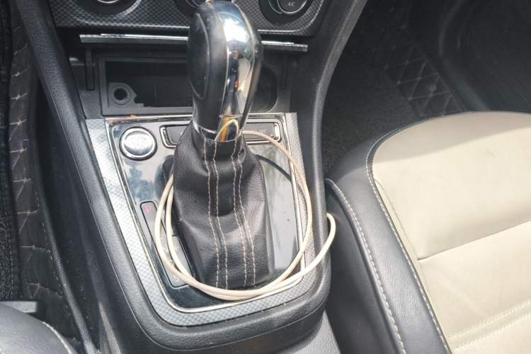 Used Volkswagen Cross Lavida 2014 1.6L Automatic Gear Lever