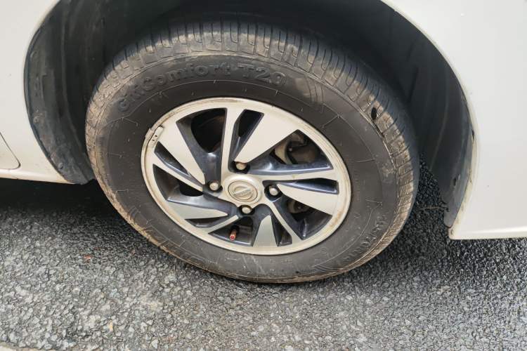 Used Nissan NV200 2018 1.6L CVT Luxury Model Right Front Wheel Hub