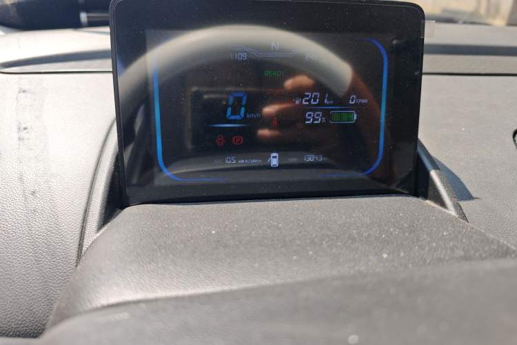 Used CHANGAN NEVO Lumin 2023 205km Xiangqin Version Odometer Close Up