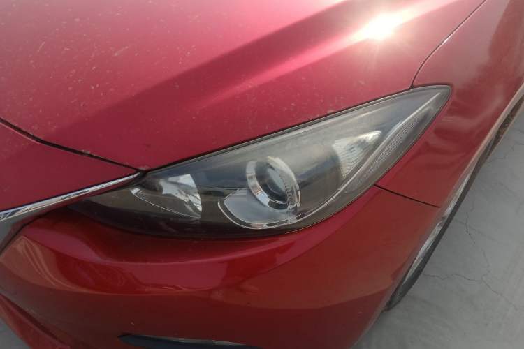 Used Mazda 3 Axela 2014 Sedan 1.5L Manual Comfort Model
