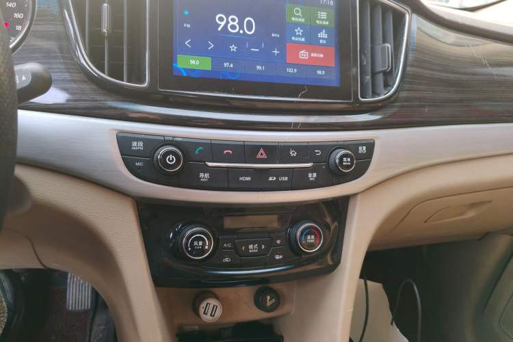 Used Baojun 730 2016 1.8L iAMT Luxury Model 7 Seats