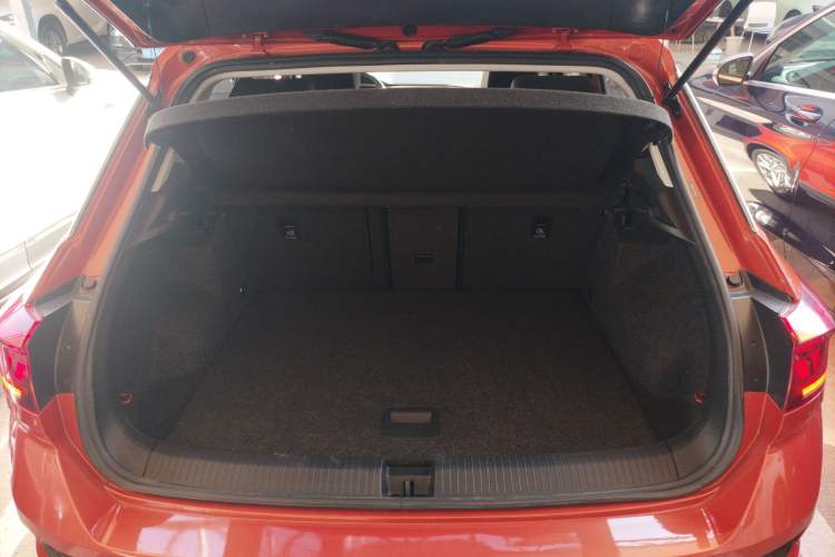 Used Volkswagen T-ROC 2019 230TSI DSG Two-Wheel-Drive Advanced Version China VI Standard
