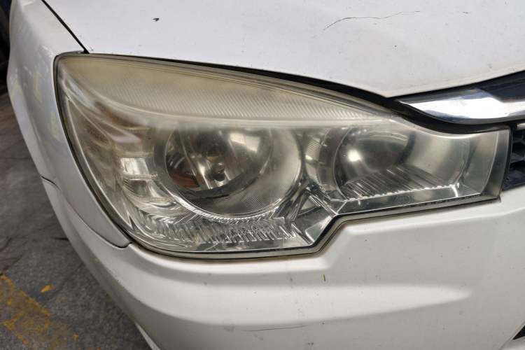 Used Soueast V3 Lingyue 2014 1.5L Manual Happiness Edition Right Front Headlight