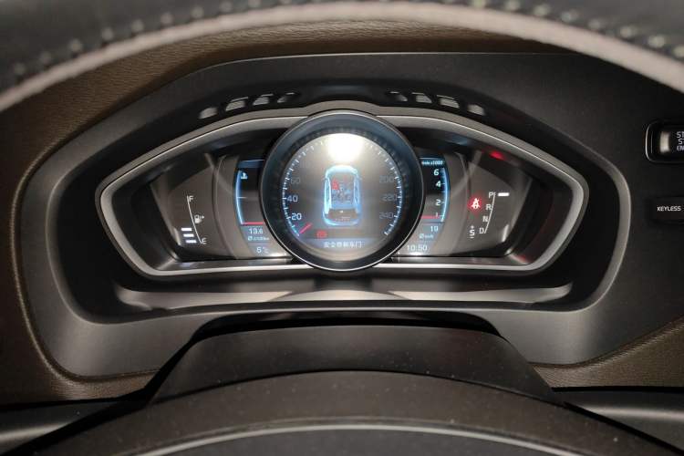 Used Volvo V40 2013 T5 Prestige Edition