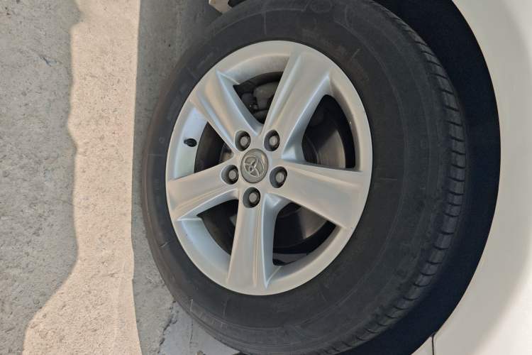 Used Toyota Reiz 2010 2.5V Fengdu Elite Edition Right Front Wheel Hub