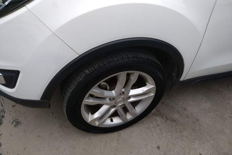 Used CHANGAN CS35 2017 1.6L Manual Luxury Model Left Front Wheel Hub