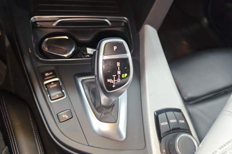 Used BMW 3 Series 2018 320i M Sport Package Gear Lever